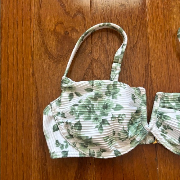 Hollister Floral Print Bikini Top - Picture 3 of 6